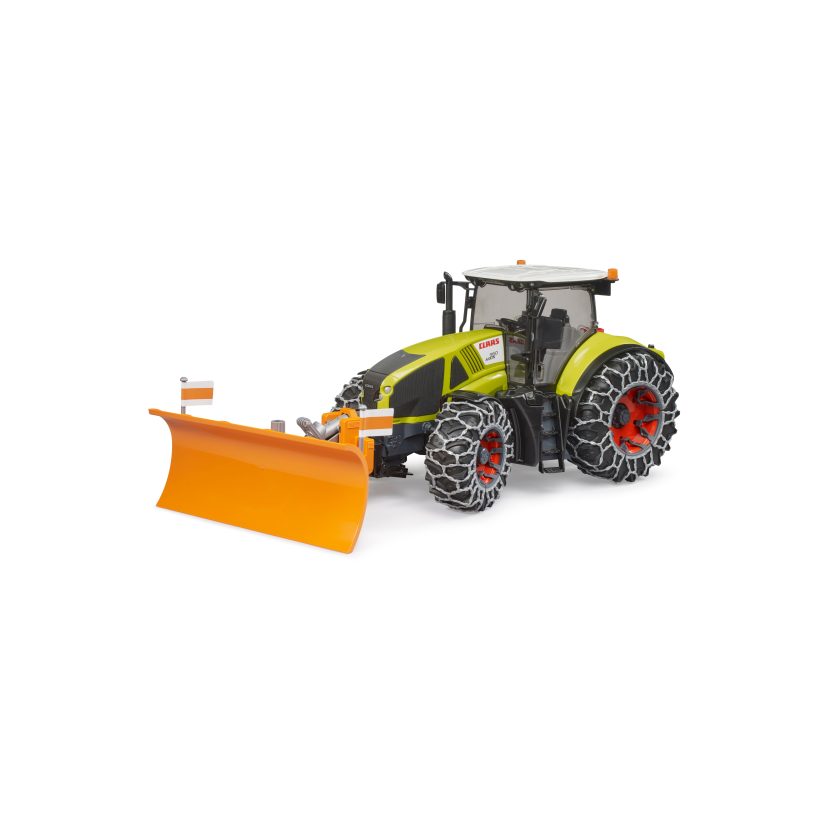 Claas Axion 950 avec chaînes à neige et lame de niveleuse